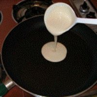 03-01PourBatterPan